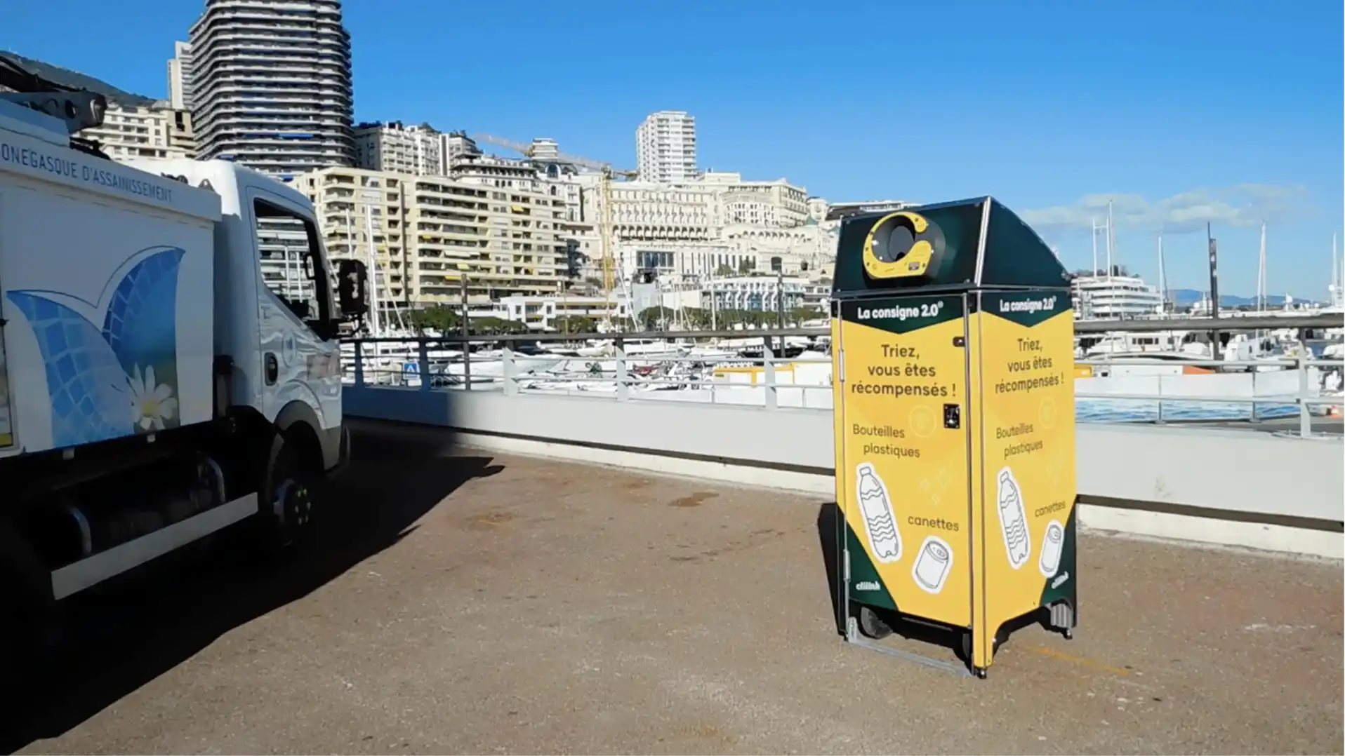 Dispositif de tri du verre et du plastique présenté en milieu urbain. Cette vidéo et réalisé sous Adobe Première.